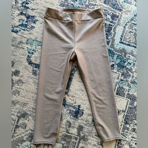 ALO Yoga Airlift High Waist Conceal Capri | Gravel color 
Size Large